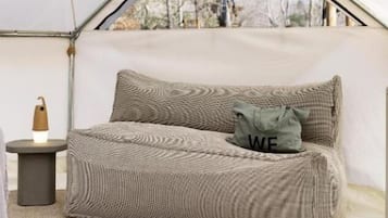 Superior tent | Een kluis op de kamer, gratis wifi, beddengoed