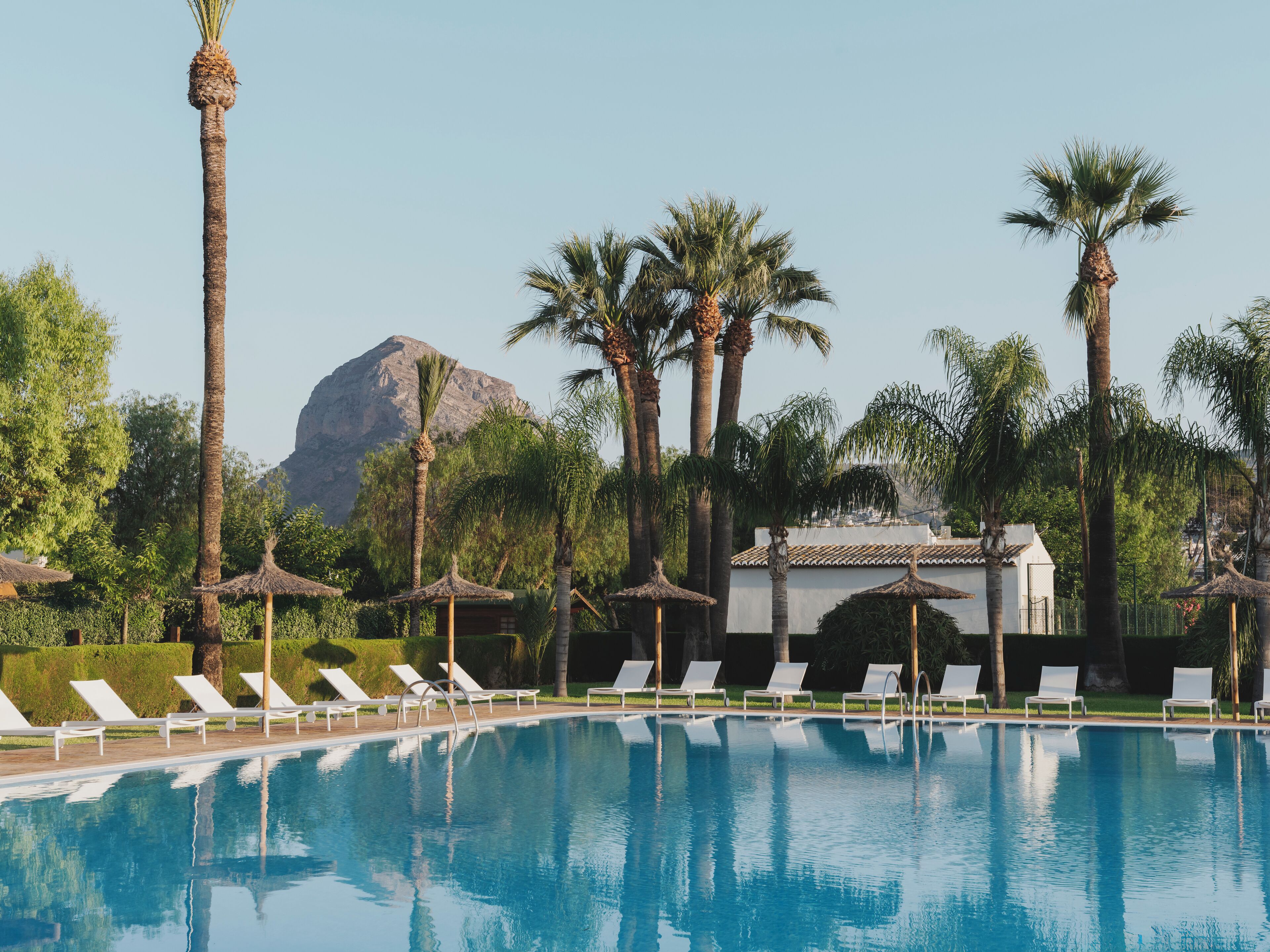 Seasonal outdoor pool, pool loungers