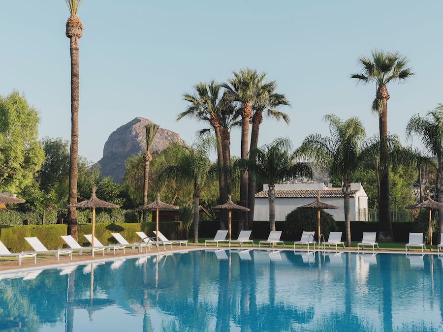 Seasonal outdoor pool, sun loungers