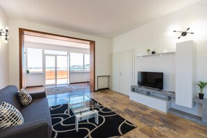 40–tuumainen äly-TV, jossa digitaalikanavat