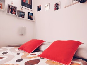 Iron/ironing board, internet, bed sheets