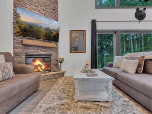 Smart TV, lareira, videogames, DVD player