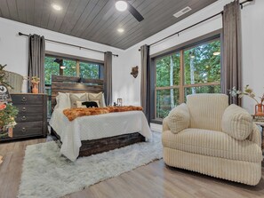 3 bedrooms, iron/ironing board, free WiFi, bed sheets - Moonlight Timber - New Cabin- Hot Tub, Firepit, & Games (Sevierville)