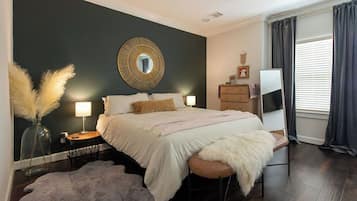 3 bedrooms, desk, iron/ironing board, free WiFi