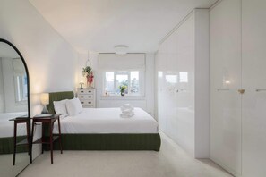 2 عدّة غرف نوم ومكواة/لوح كي وخدمة الإنترنت وملاءات أسرّة