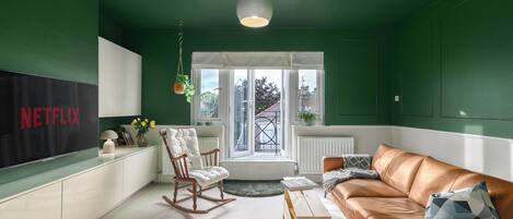 TV, stereoanlegg og kontorer