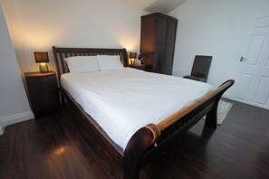 1 chambre, fer et planche à repasser, accès Internet, draps fournis