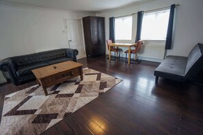 TV - Spacious 1BD Flat in Jewellery Quarter, Birmingham (West Midlands)