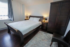 1 bedroom, iron/ironing board, internet, bed sheets - Spacious 1BD Flat in Jewellery Quarter, Birmingham (West Midlands)