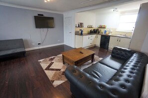 TV - Spacious 1BD Flat in Jewellery Quarter, Birmingham (West Midlands)