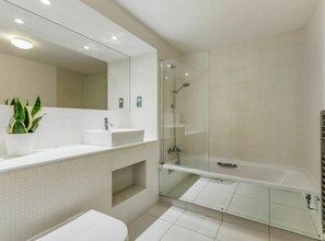 Douche, sèche-cheveux
