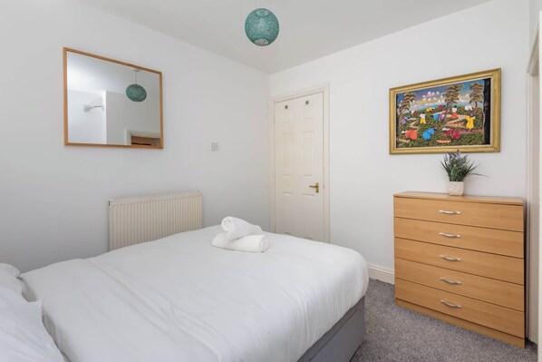 1 bedroom, iron/ironing board, internet