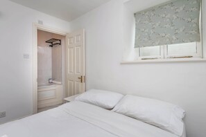 1 bedroom, iron/ironing board, internet
