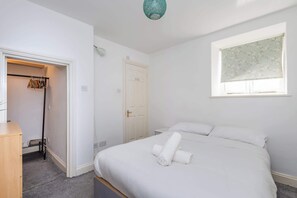 1 bedroom, iron/ironing board, internet