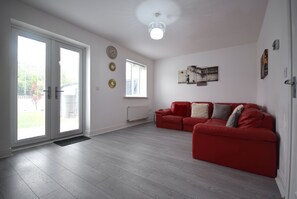 Televisión, videojuegos, oficina