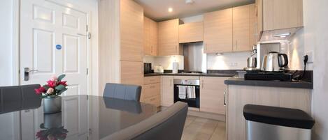 Fridge, microwave, oven, stovetop