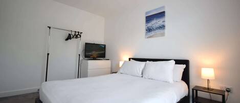 3 bedrooms, iron/ironing board, Internet, bed sheets