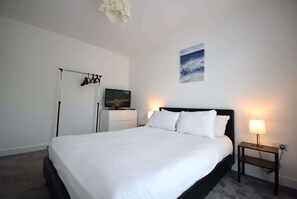 3 chambres, fer et planche à repasser, accès Internet, draps fournis