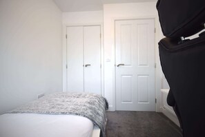 3 chambres, fer et planche à repasser, accès Internet, draps fournis