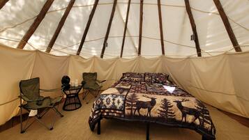 1 bedroom, bed sheets