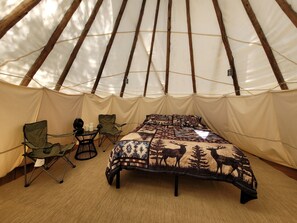 1 bedroom, bed sheets