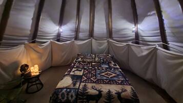 1 bedroom, bed sheets