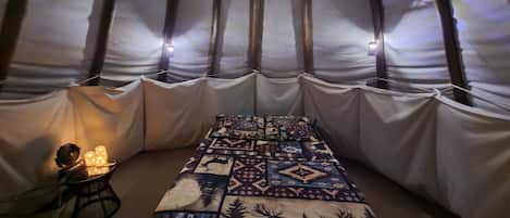 1 bedroom, bed sheets