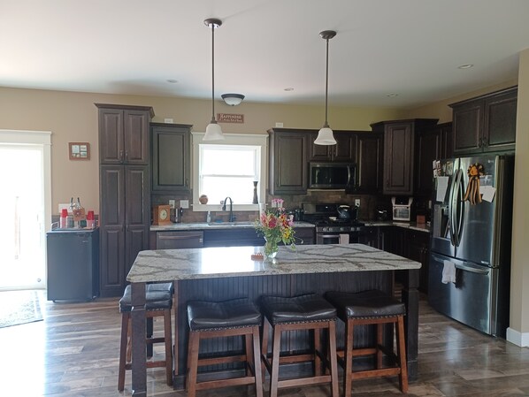 Mikrowelle, Ofen, Herdplatte, Geschirrspüler