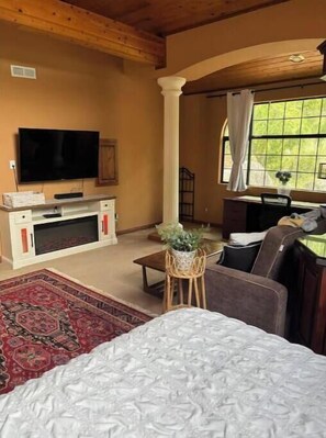 Iron/ironing board, WiFi, bed sheets - Grand Studio with exclusive resort amenities. (Alpine)