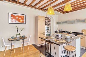 Unclassified image, 5 of 13, button