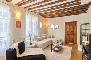 Unclassified image, 2 of 13, button