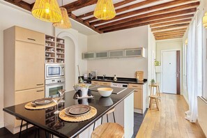 Unclassified image, 4 of 13, button