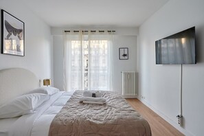 1 habitación, tabla de planchar con plancha, wifi y ropa de cama 