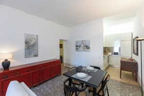 Apartment | Dining room