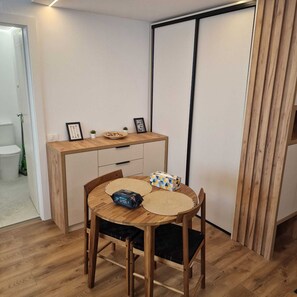Dining room - Grand Studio - Cismigiu Park (Bucharest)