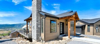 Eden Mountain Cabin with Hot Tub & Views