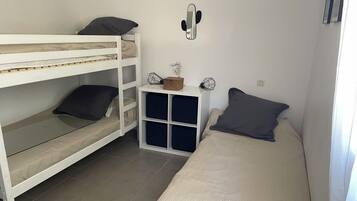 2 bedrooms, iron/ironing board, WiFi, bed sheets