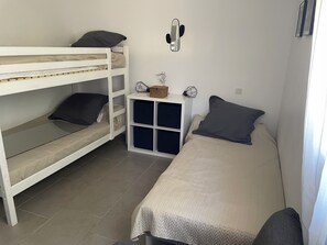 2 bedrooms, iron/ironing board, WiFi, bed sheets