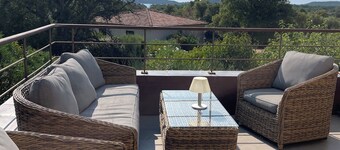 Apartment in residence with swimming pool and janitor, walking distance to the beach