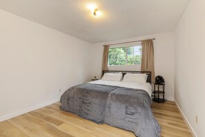 2 chambres, fer et planche à repasser, Wi-Fi, draps fournis