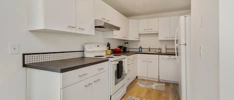 Micro-ondes, four, plaque de cuisson, lave-vaisselle