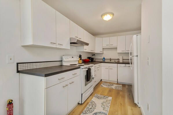 Microwave, oven, stovetop, dishwasher