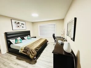 3 soverom, strykejern/-brett, wi-fi og sengetøy