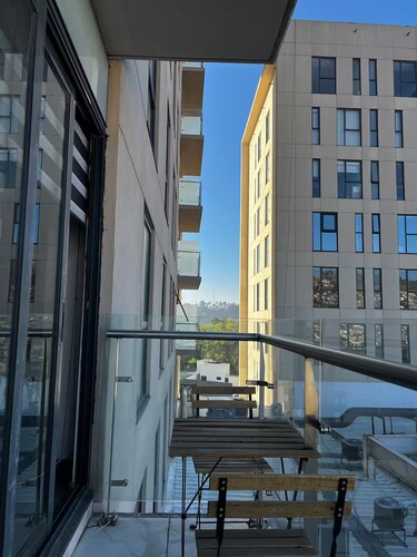 Luxury 1 bedroom 2 baths Downtown with Office