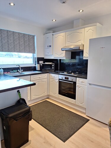 Cosy cottage in a stunning location - on the shore of Loch Linnhe near Glencoe