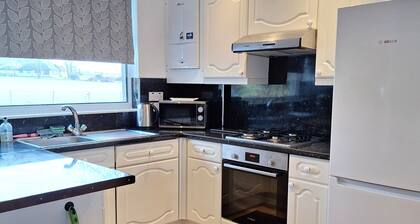 Cosy cottage in a stunning location - on the shore of Loch Linnhe near Glencoe