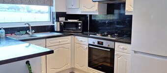 Cosy cottage in a stunning location - on the shore of Loch Linnhe near Glencoe