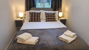 2 soverom, strykejern/-brett, reiseseng for barn og wi-fi (inkludert)