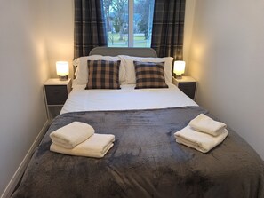 2 bedrooms, iron/ironing board, travel cot, free WiFi