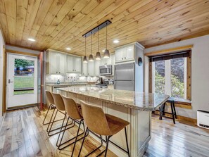 Frigorífic, microones, placa de cuina i rentaplats 